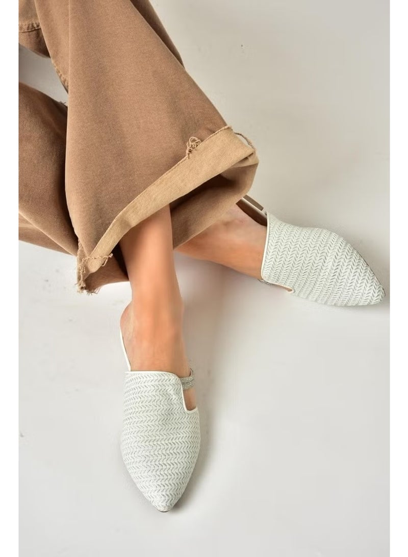 Fox Shoes صنادل نسائية مزينة بحجر القش الأبيض P820031417 - Image 1